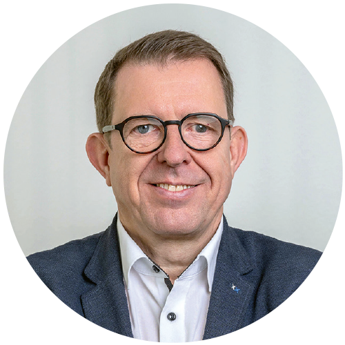 Portrait von Henry Behrends, Geschäftsbereichsleiter für Hafenbetrieb bei bremenports