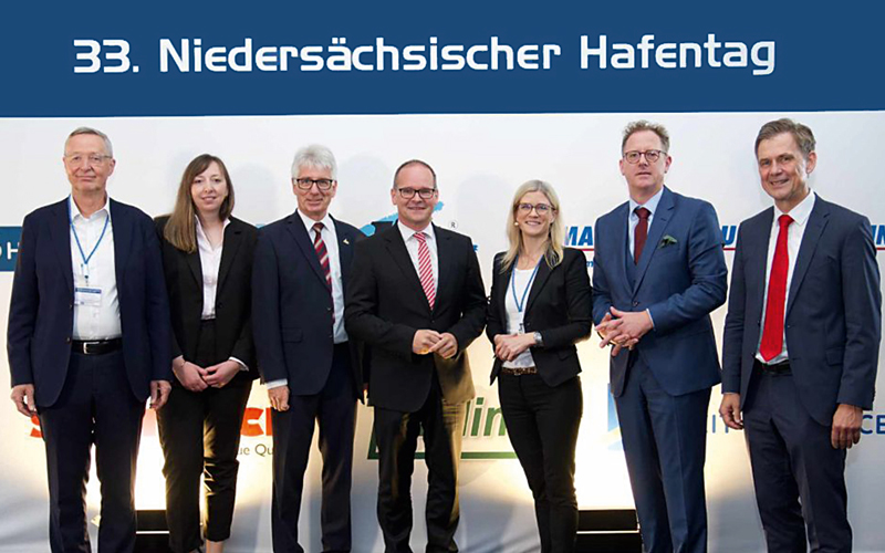 Com-15-Hafentag_Sponsorenwand_c-seaprts-of-Niedersachsen_4C_800