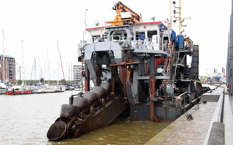 Eimerkettenbagger 'Bremerhaven' im Hafen