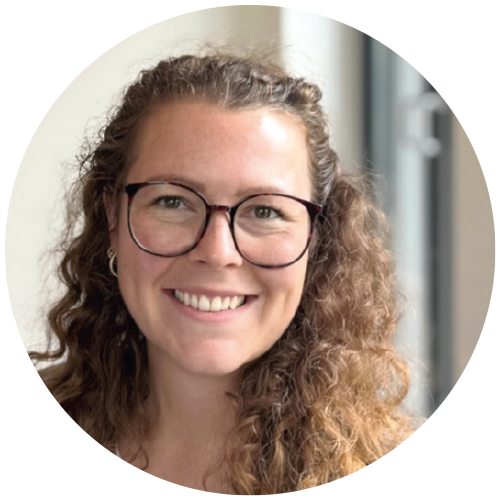 Porträt von Jonna Fichtner, vermutlich in einem Büro aufgenommen