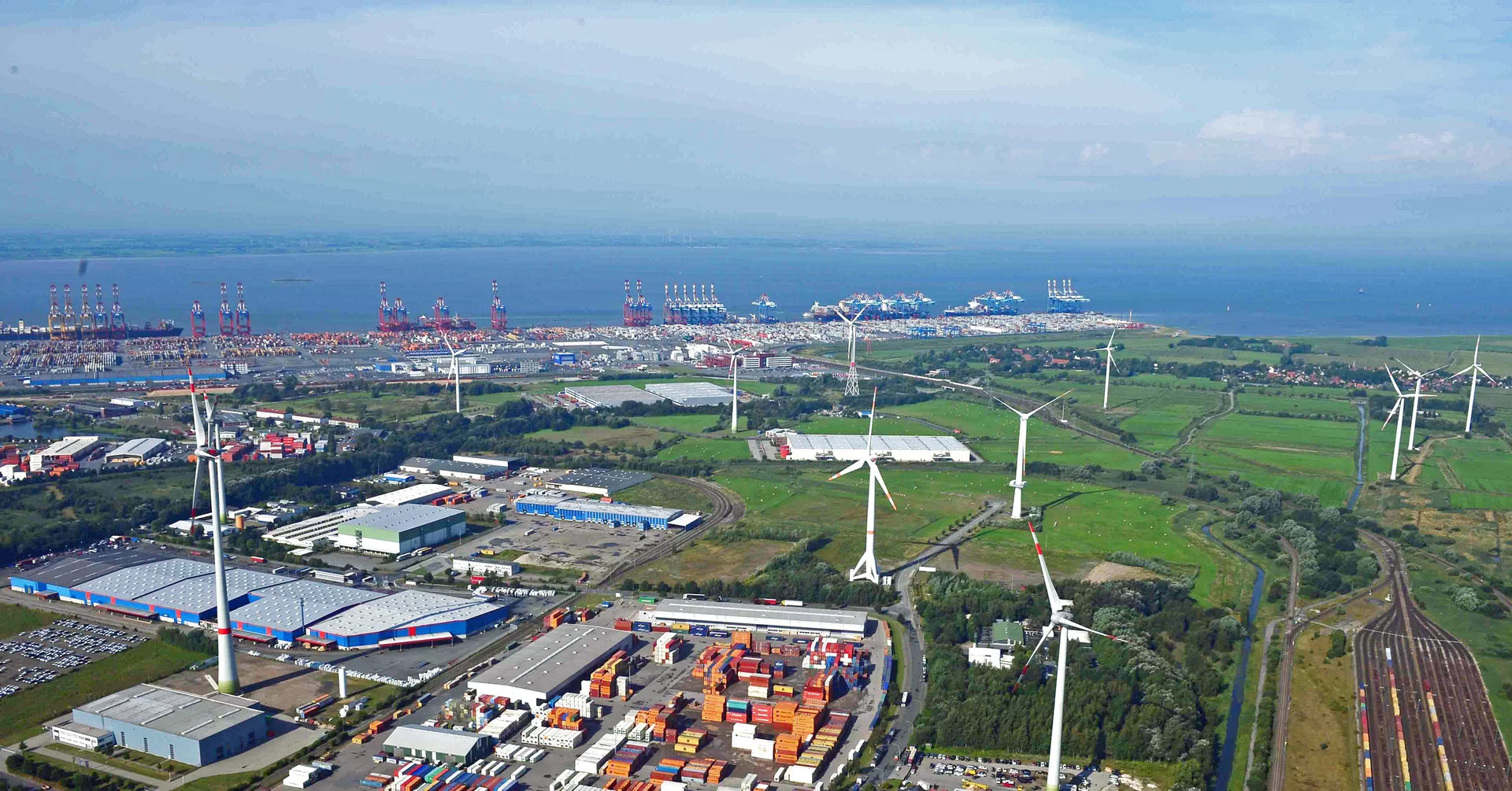 Bremerhaven-Hafen-mit-Windpark Bremerhaven: Hafen mit Windpark