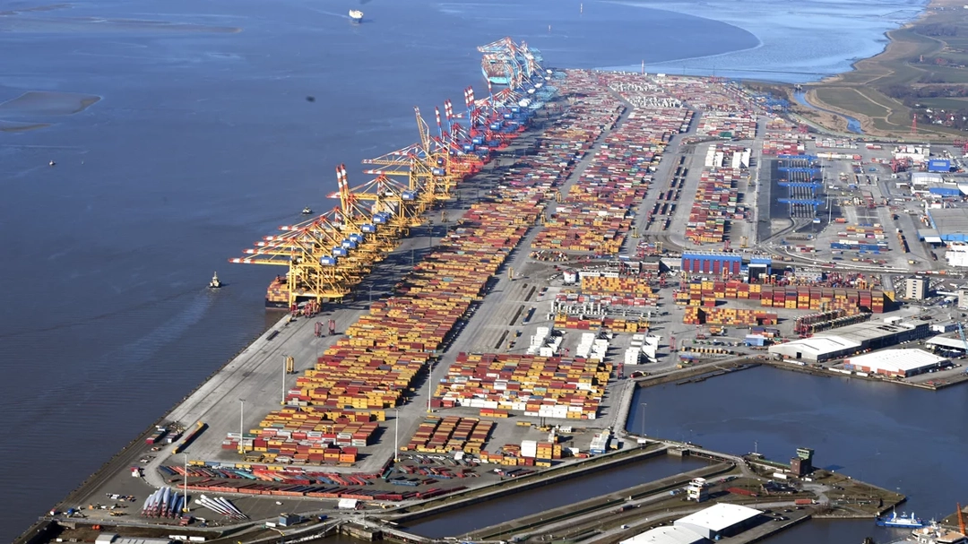 Containerterminmal in Bremerhaven in Vogelperspektive