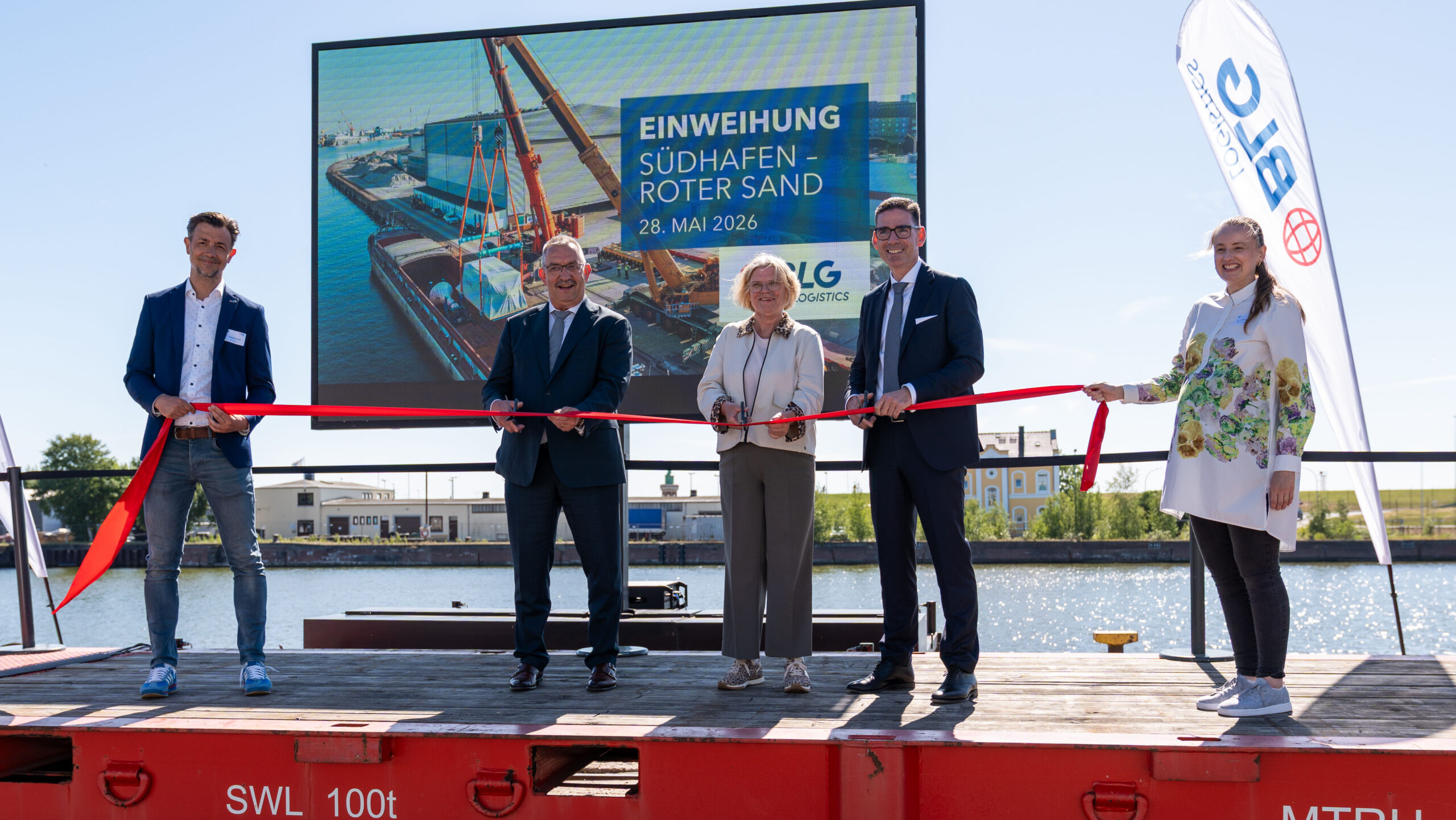 Inauguration of the BLG South Harbour Five people at the ribbon-cutting ceremony to mark the opening of the BLG ‘Roter Sand’ site in Bremerhaven.