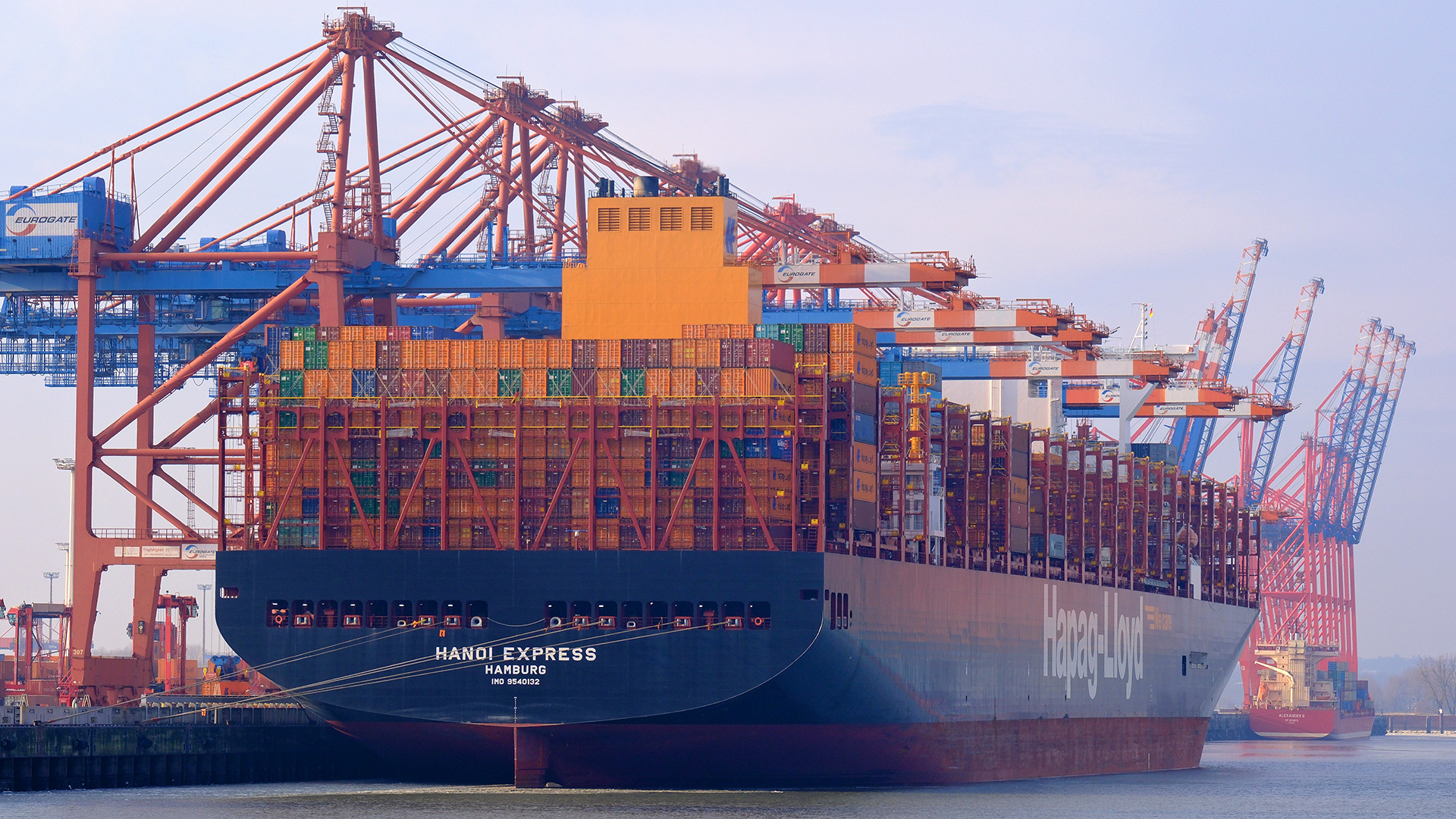 Hanoi-Express am CTH Hamburg Großes Containerschiff am Containerterminal